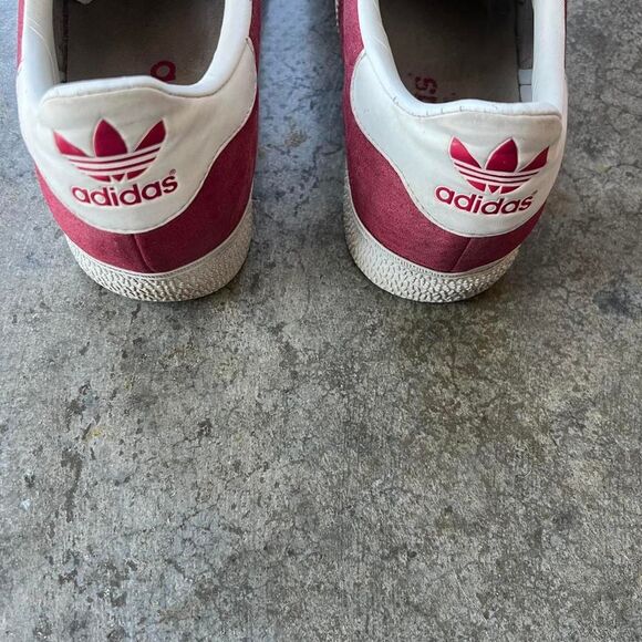 Adidas Gazelle Men's Burgundy Sneakers 3 Stripe Classic Trainers - Picture 3 of 8